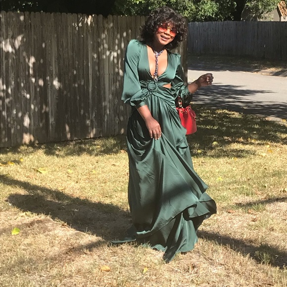 CUT OUT FRONT RUFFLE SLIT DETAIL MAXI DRESS. HUNTER GREEN and OFF WHITE - Picture 2 of 3